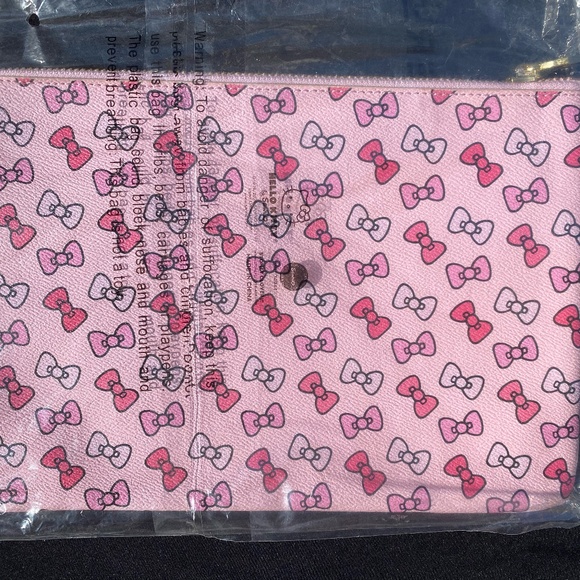 NWT Stoney Clover x Hello Kitty OG Flat Pouch – Light Pink w/ Bows – Rare!